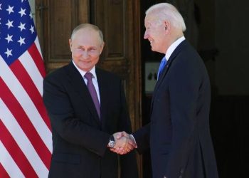 Νότης Μαριάς : Χριστούγεννα 2021 : Όταν ο Μπάιντεν σνομπάριζε τις προτάσεις Πούτιν για Ουκρανία