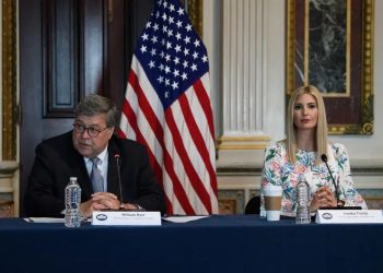 Ο Μπιλ Μπαρ καλεί το Ανώτατο Δικαστήριο να «χτυπήσει» την απόφαση του Κολοράντο για τον Τραμπ
