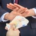 Τι θα γίνει χωρίς μετρητά;;; «Κεραυνοί» από Αμερικανό επιχειρηματία, γιατί αποθεώνεται η Ελλάδα! vid
