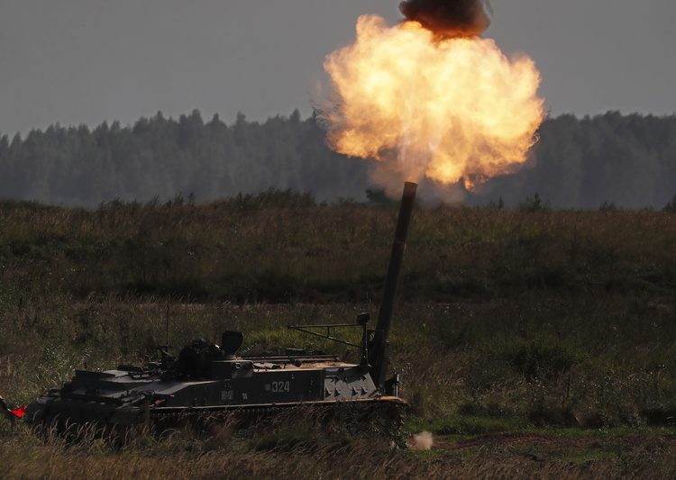 epa09434740 A self-propelled mortar Tyulpan (2S25) fires during the 'Army 2021' International Military Technical Forum in Patriot Park in Alabino, Moscow region, Russia, 28 August 2021. The 7th International Military-Technical Forum 'Army-2021' is held from 23 to 29 August 2021 at Patriot Expo, Kubinka Air Base and Alabino military training grounds. EPA/MAXIM SHIPENKOV