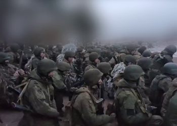 «Για τον Χριστό και την Πατρίδα»: Οι ρωσικές στρατιές προσεύχονται πριν την τελική έφοδο κατά των Ουκρανών (βίντεο)