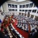 Τζάμπα μάγκες! Συντεταγμένα οι κυβερνητικοί βουλευτές ψήφισαν την νομιμοποίηση των παράνομων μεταναστών!