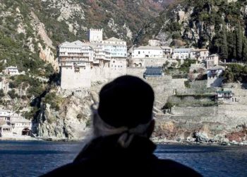 Παρέμβαση του Αγίου Όρους για τον γάμο ομόφυλων ζευγαριών και την τεκνοθεσία