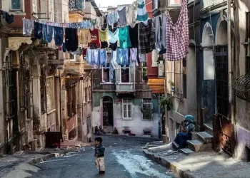 Επιφυλλίδα Κρινιώς Καλογερίδου : Από τα ”μπερεκέτια” της πρώτης δεκαετίας Ερντογάν στην αμείλικτη φτώχεια
