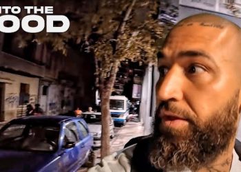 Ομόνοια: Αυστραλός ΥouΤuber την εξερευνά τη νύχτα και μένει άφωνος – «Ο χειρότερος δρόμος που έχω περπατήσει»