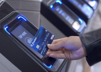 Με τραπεζική κάρτα οι επιβιβάσεις στα ΜΜΜ: Σήμερα με την κάρτα, αύριο με την ηλεκτρονική ταυτότητα, μεθαύριο με ένα εμφύτευμα