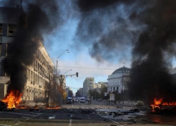 Η Ρωσία εξαπέλυσε ευρείας κλίμακας επιδρομές με πυραύλους σε όλη την Ουκρανία