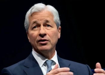 Dimon (JP Morgan): Στο γκρεμό σέρνει τις ΗΠΑ το τεράστιο χρέος, έρχεται «εξέγερση των αγορών»