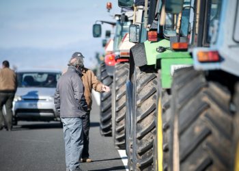 Ενισχύονται τα μπλόκα των αγροτών