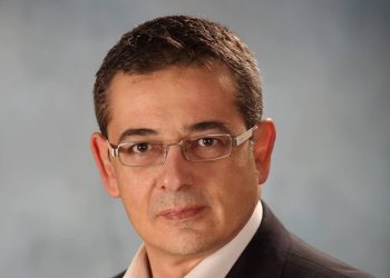 O γνωστός γιατρός Μανώλης Πατεράκης είχε κάνει τη 3η δόση του εμβολίου COVID στις 4 Οκτωβρίου 2021. Στη συνέχεια ανέπτυξε καρκίνο. Πέθανε στα 53 του λίγα 24ωρα πριν