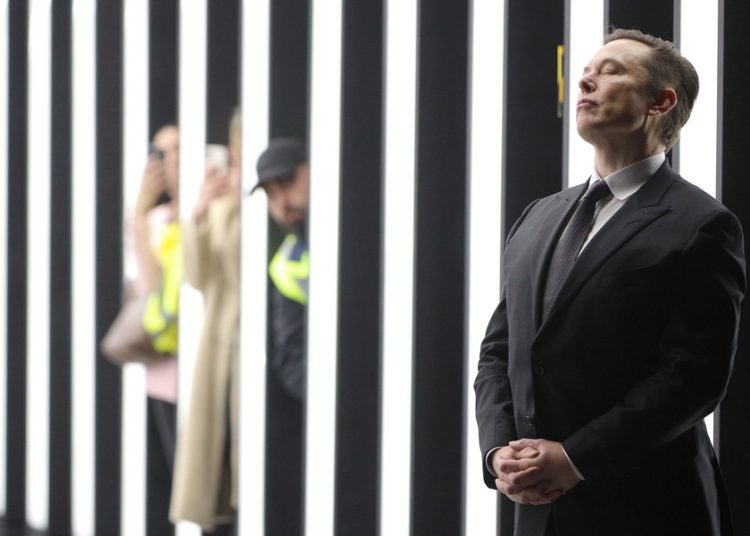 epaselect epa09842270 Tesla CEO Elon Musk attends the opening day of the Tesla 'Gigafactory' in Gruenheide near Berlin, Germany, 22 March 2022.  EPA/CHRISTIAN MARQUARDT  / POOL