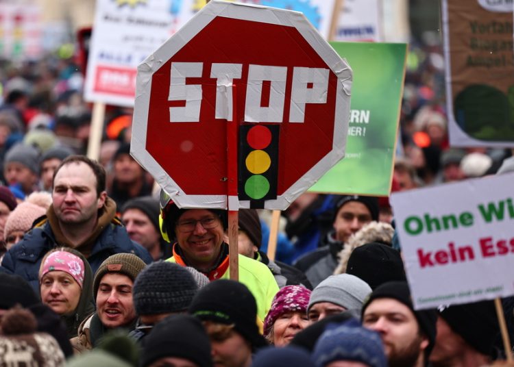 epa11064298 German farmers demonstrate at the Odeonsplatz square during a nationwide farmers' strike, in Munich, Germany, 08 January 2024. Farmers went on strike nationwide in Germany, in protest against the federal government's agricultural policy. EPA/ANNA SZILAGYI