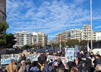 ΨΗΦΙΣΜΑ ΔΙΑ ΒΟΗΣ ΣΤΟ ΛΕΥΚΟ ΠΥΡΓΟ ΑΠΟ ΤΟ ΣΥΓΚΕΝΤΡΩΜΕΝΟ ΠΛΗΘΟΣ ΓΙΑ ΤΟ ΓΑΜΟ ΤΩΝ ΟΜΟΦΥΛΟΦΙΛΩΝ…