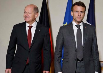 Κοκορομαχία Scholz – Macron πάνω από το… πτώμα του Schäuble – Η Ευρώπη τρέμει την έλευση του Trump