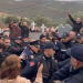 «Γ@@@ τα σπίτια σας»! Οι Έλληνες γιούχαραν την αλβανική αστυνομία – Χαμός στην Χειμάρρα, vid