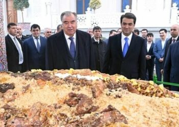 Ο πρόεδρος στο Τατζικιστάν καλεί τους πολίτες να προμηθευτούν τρόφιμα… λόγω κλιματικής αλλαγής!