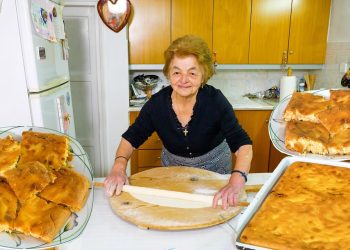 Παραδοσιακή Μακαρονόπιτα στη Στόφα, από την Κυρά Κούλα | Greek Food
