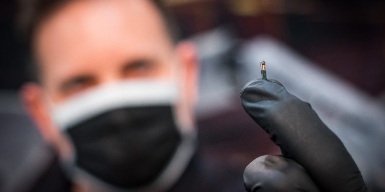 Ελληνική TV για τα τσιπάκια του Μασκ: «Μεγάλο άλμα για την ανθρωπότητα», vid