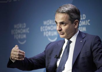 Ο Κ.Μητσοτάκης επέστρεψε με γρίπη Η1Ν1 από το Νταβός – Έχει υψηλό πυρετό