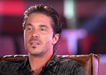 Νίκος Οἰκονομόπουλος: Ἕνα παιδὶ χρειάζεται τὴ μαμὰ καὶ τὸν μπαμπᾶ, αὐτὸ ἔχει ὁρίσει ἡ φύση μας