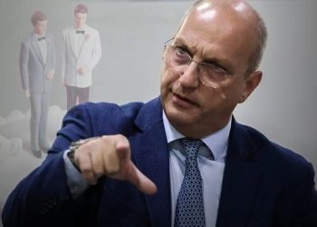 Γ.Οικονόμου κατά του ν/σ για τα ομοφυλόφιλα ζευγάρια: «Κινδυνεύουμε να μας εγκαταλείψουν οι ψηφοφόροι μας αν τους προδώσουμε»