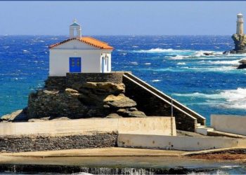 Σημάδια στην Άνδρο: ανακαλύφθηκε μια εικόνα της Παναγίας που κλαίει και σκοτεινιάζει πριν από τραγικά γεγονότα και δείχνει θαύματα που συγκλονίζουν τον κόσμο.
