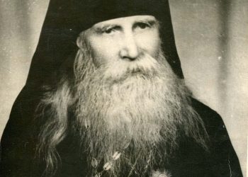 Προβλέψεις του Γέροντα Ταυρίου (Μπατόσκι): «Προσπαθήστε να μην μπείτε σε αυτόν τον υπολογιστή»