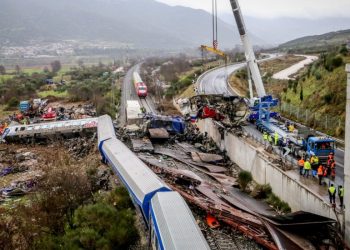 Politico για Τέμπη: «Η ελληνική κυβέρνηση θάβει την υπόθεση», η Ευρωπαϊκή Εισαγγελία ψάχνει 2 υπουργούς