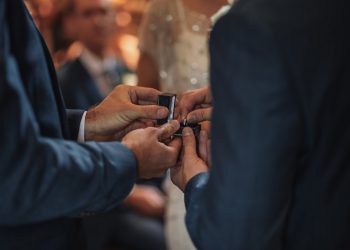 Ηλίας Καλλιώρας : Γάμοι ομόφυλων και τα πρωτόκολλα των Σοφών της Σιών