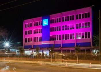ΑΠΟΣΤΟΛΟΥ : Η ΝΔ ΜΗΤΣΟΤΑΚΗ ΝΤΥΜΕΝΗ ΜΕ ΤΑ ΡΟΖΟΥΛΙ ΧΡΩΜΑΤΑ ΤΟΥ ΣΥΡΙΖΑ