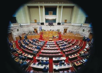 Απίστευτα γεγονότα στη Βουλή με γαλάζιους βουλευτές να «εκλιπαρούν» συριζαίους!