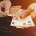Ανατροπή με τα μετρητά! Σε αντίθετο δρόμο η Ελλάδα