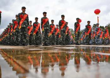 Προετοιμασία για πόλεμο, κοινωνική αναταραχή ή νέα πανδημία; Κινεζικές εταιρείες αναπτύσσουν πολιτοφυλακές σαν τη δεκαετία του 1970