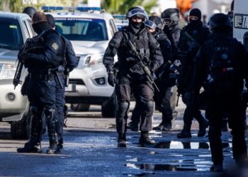 Ένοπλη επίθεση σε ναυτιλιακή εταιρεία στη Γλυφάδα – Αναφορές για 1 νεκρό και 2 τραυματίες – Ταμπουρωμένος ο δράστης