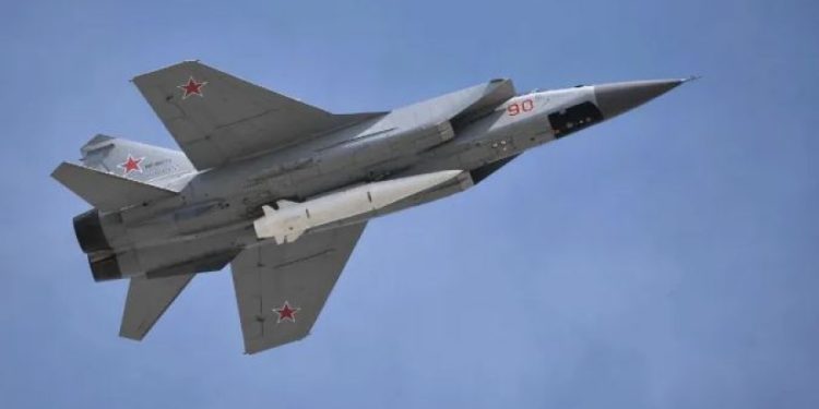 Η Ρωσία… ακονίζει τους υπερηχητικούς Kinzhal για να τελειώνει οριστικά με NASAMS και Patriot – Με 10 Mach χτυπούν παντού στην Ευρώπη