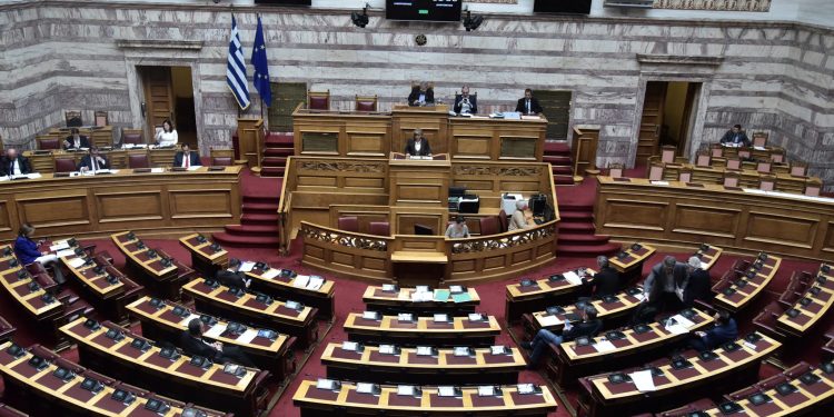 Η ώρα του Σαμαρά τώρα για το ν/σ για τον γάμο των ομόφυλων ζευγαριών – Δείτε Live τη συζήτηση