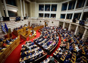 Ποιοι βουλευτές της ΝΔ δεν θέλουν να ψηφίσουν υπέρ της τεκνοθεσίας και του γάμου των ΛΟΑΤΚΙ+
