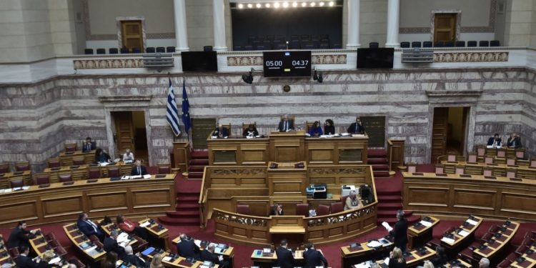 Παρά την οργή της κοινωνίας, πέρασε το εκτρωματικό νομοσχέδιο για τα ομόφυλα με 176 ψήφους – Πλήγμα ΝΔ, δεν το ψήφισαν 51