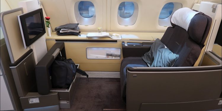 63χρονος Γερμανός επιβάτης Πέθανε Ξαφνικά σε πτήση της Lufthansa με λίτρα αίματος να αναβλύζουν από τη μύτη και το στόμα του. Μαντέψτε γιατί!