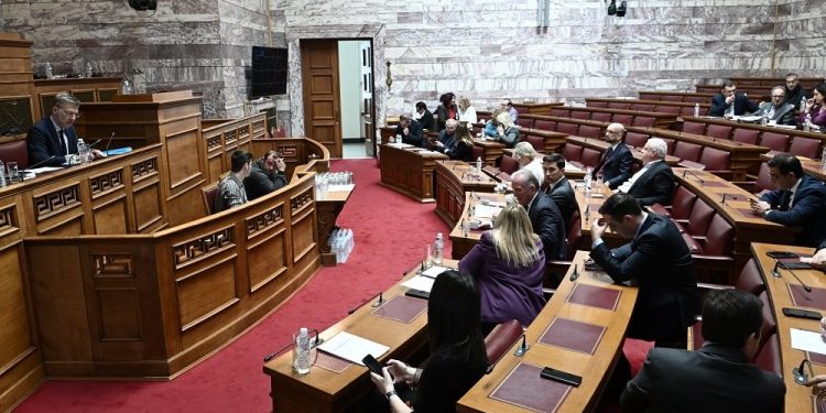 Τι κατέθεσε η ψυχίατρος Κ. Προκοπάκη στη Βουλή για την τεκνοθεσία από ομόφυλα ζευγάρια