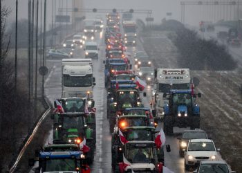 «Εμφύλιος» στο αντιρωσικό στρατόπεδο: Οι Πολωνοί αγρότες έκλεισαν τα σύνορα με την Ουκρανία