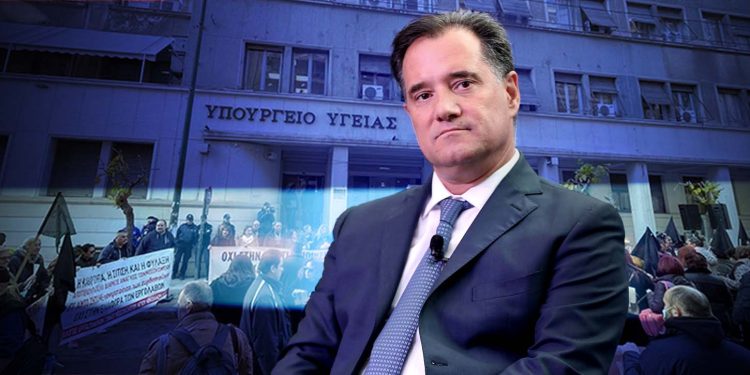 «Θερμή» υποδοχή με γιουχαΐσματα στον Α.Γεωργιάδη έξω από το υπουργείο Υγείας – Του πέταξαν καφέδες! (βίντεο)