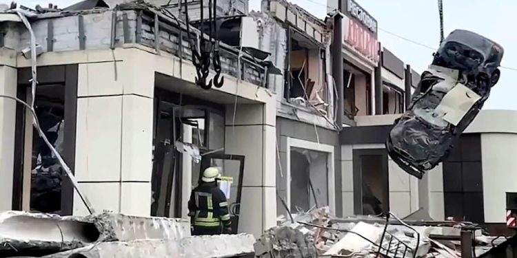 Οι Ουκρανοί χτύπησαν με HIMARS εστιατόριο στο Λουχάνσκ: 20 νεκροί και 10 τραυματίες