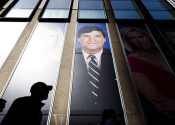 Σε λίστα θανάτου ο Τάκερ Κάρλσον! Έχουν «σκυλιάσει» οι διεθνιστές