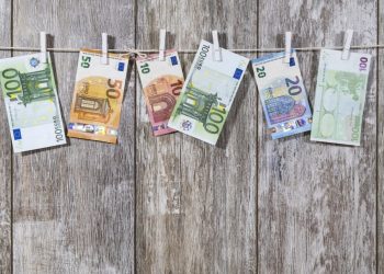 Γερμανία -Αυστρία οι πληρωμές με μετρητά στο 71% και 79% αντίστοιχα