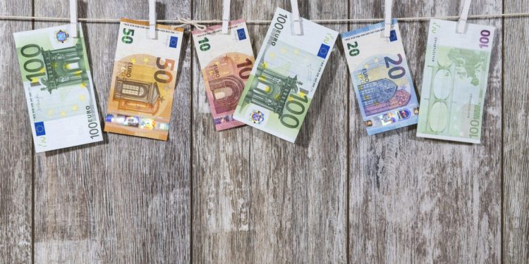 Γερμανία -Αυστρία οι πληρωμές με μετρητά στο 71% και 79% αντίστοιχα