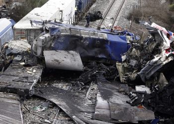 Τα Τέμπη στοιχειώνουν τη ΝΔ – Καταρρέει η συγκάλυψη, η ώρα του Καραμανλή και ο φόβος για το μπάζωμα Αγοραστού