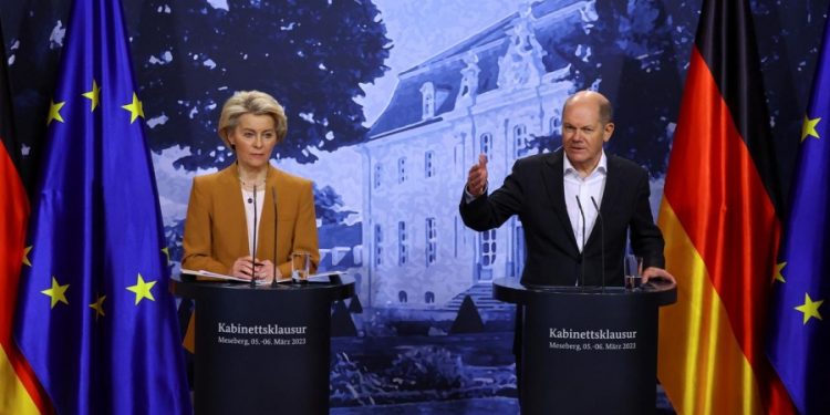 Γερμανικός εμφύλιος – Ο Scholz μπλόκαρε την υποψηφιότητα Von der Leyen για την αρχηγία του ΝΑΤΟ λόγω Ρωσίας