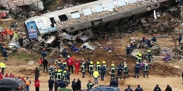 Τέμπη: Αποστομωτική παρέμβαση από 757 χιλ. Έλληνες – Ζητούν δικαίωση για τη φρικτή τραγωδία – Δυσοσμία και βαγόνια που «εξαφανίστηκαν»