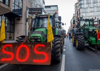 Γιατί οι κυβερνήσεις «χτυπούν» τους αγρότες – «Όποιος ελέγχει το διοξείδιο του άνθρακα ελέγχει τον κόσμο»